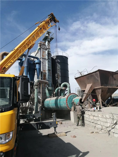乐昌市设备搬运等各类工程项目中，吊车起着关键作用